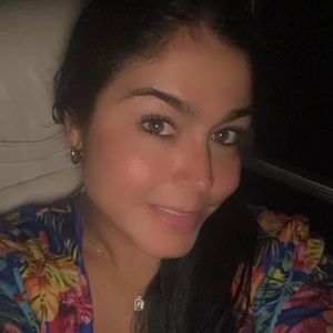 Meet your Posher, Angela veronica